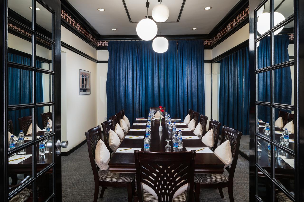 Tulip Inn Downtown מוסקט מראה חיצוני תמונה