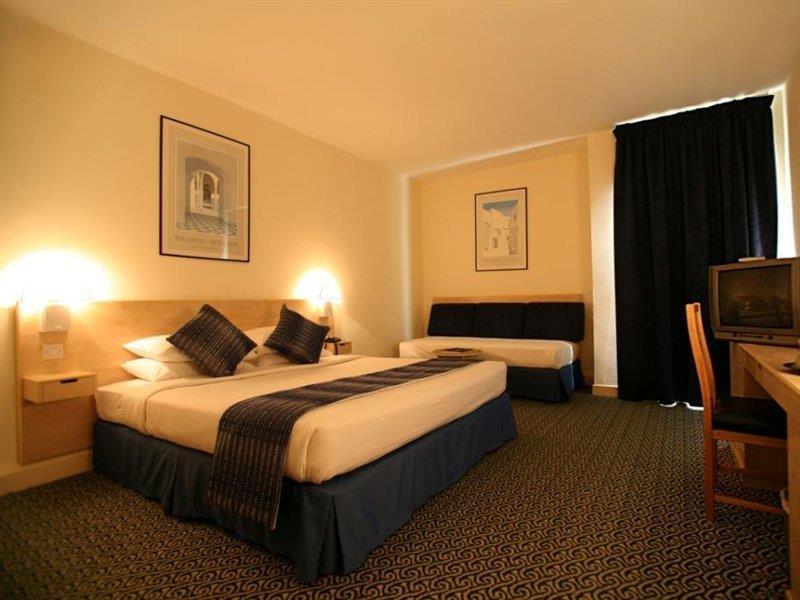Tulip Inn Downtown מוסקט מראה חיצוני תמונה
