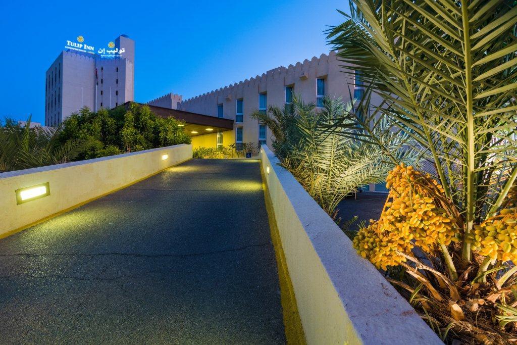 Tulip Inn Downtown מוסקט מראה חיצוני תמונה