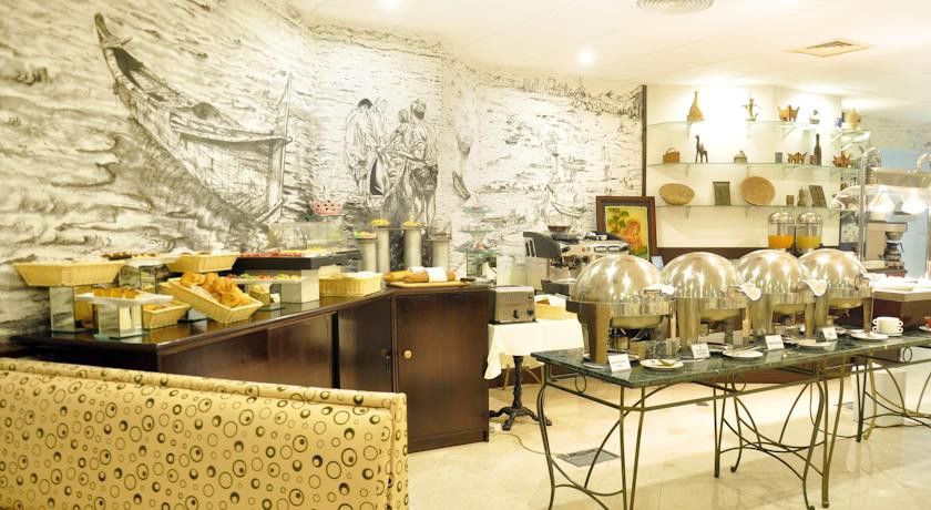 Tulip Inn Downtown מוסקט מראה חיצוני תמונה