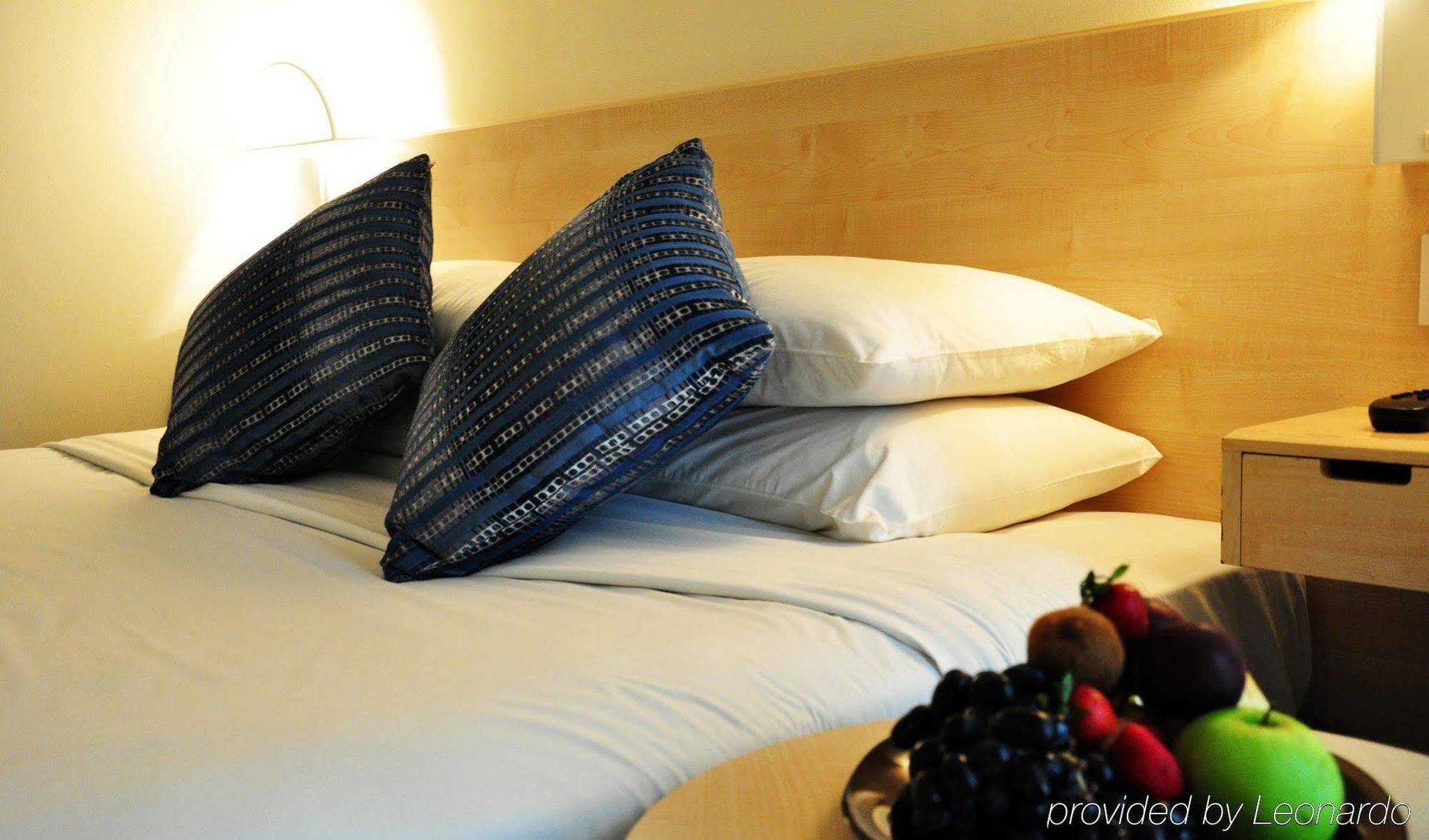 Tulip Inn Downtown מוסקט מראה חיצוני תמונה