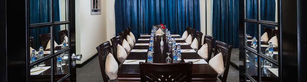 Tulip Inn Downtown מוסקט מראה חיצוני תמונה