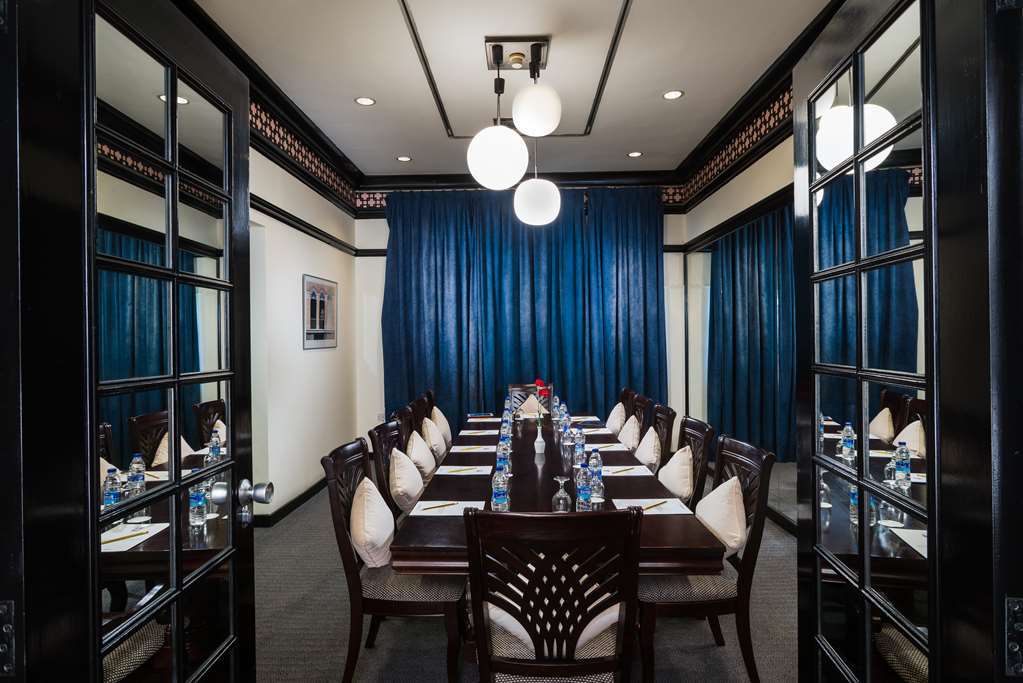 Tulip Inn Downtown מוסקט מראה חיצוני תמונה